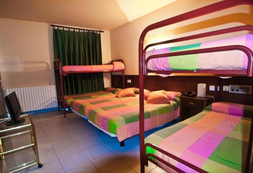 4인용 스탠다드 룸, Hostal Les Collades