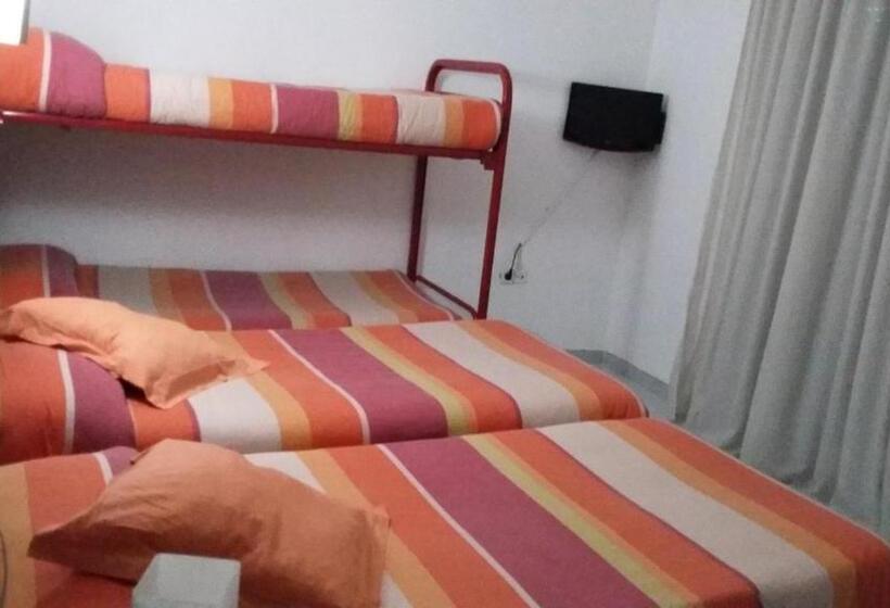 4인용 스탠다드 룸, Hostal Les Collades