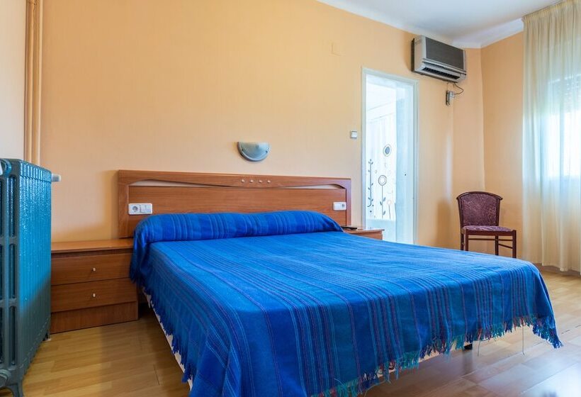 اتاق استاندارد, Hostal Urgell