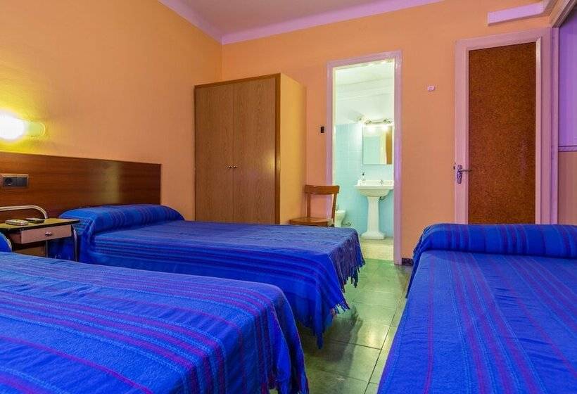 اتاق استاندارد سه نفره, Hostal Urgell