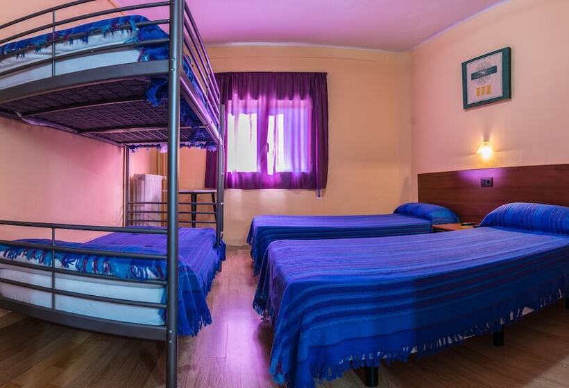 اتاق استاندارد چهار تخته, Hostal Urgell