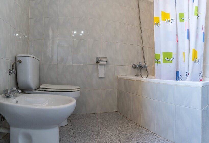 اتاق استاندارد یک نفره, Hostal Urgell