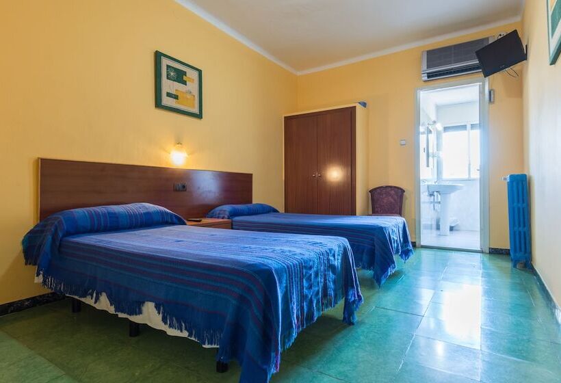اتاق استاندارد یک نفره, Hostal Urgell