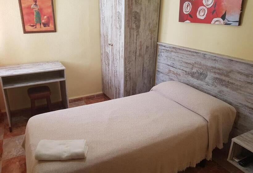 اتاق استاندارد یک نفره, Hostal Virgen Del Rocío