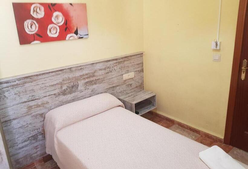 اتاق استاندارد یک نفره, Hostal Virgen Del Rocío
