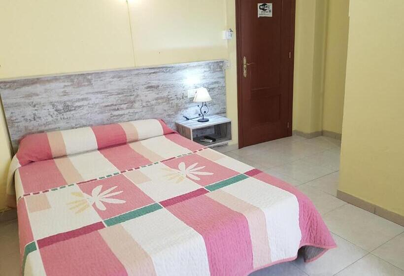 اتاق استاندارد, Hostal Virgen Del Rocío