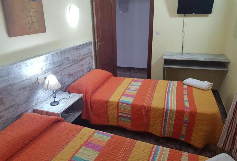 اتاق خانوادگی, Hostal Virgen Del Rocío