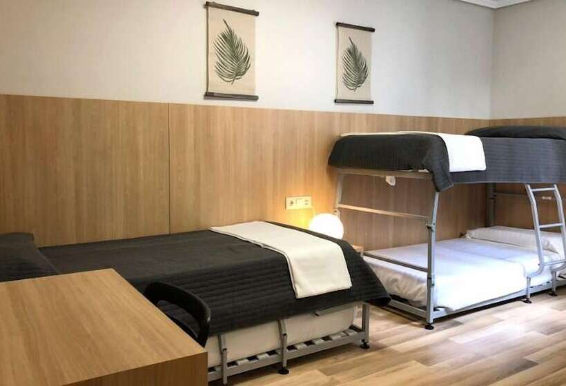 اتاق استاندارد سه نفره, Bearan Bar & Rooms