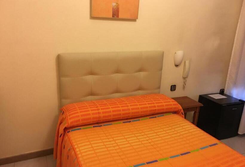 اتاق استاندارد یک نفره, Hostal Cervantes