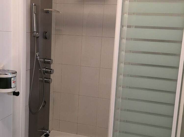 اتاق استاندارد یک نفره, Hostal Cervantes
