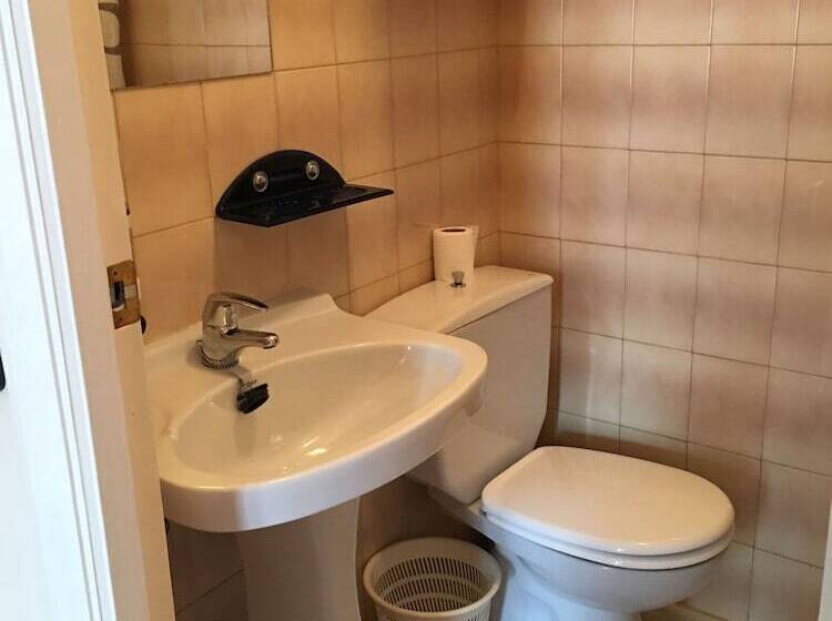 اتاق استاندارد یک نفره, Hostal Cervantes