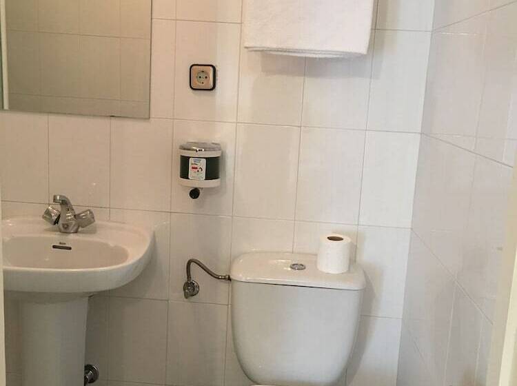 اتاق استاندارد یک نفره, Hostal Cervantes