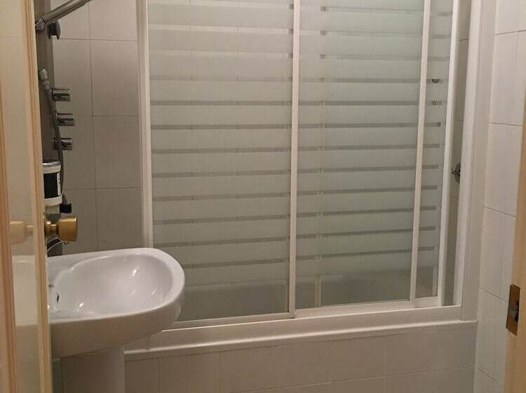اتاق استاندارد یک نفره, Hostal Cervantes