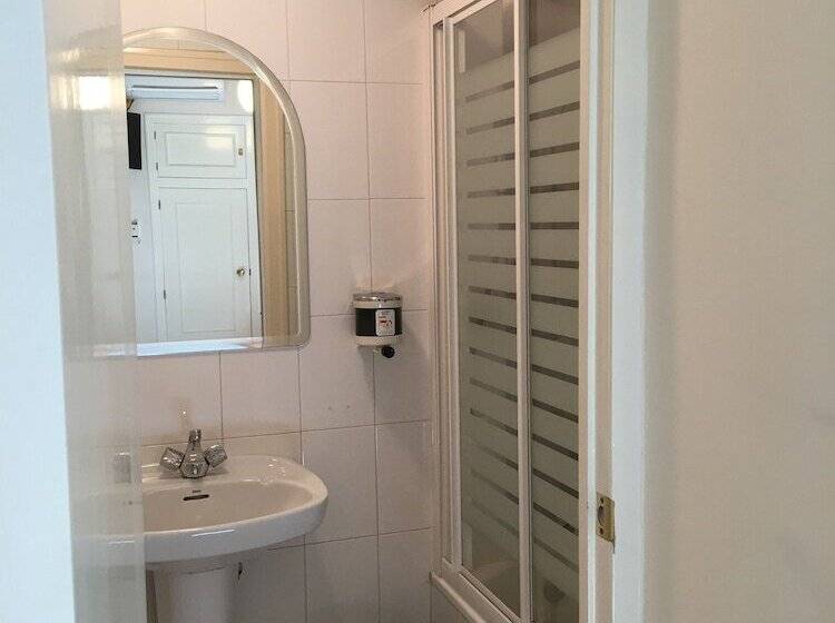 اتاق استاندارد یک نفره, Hostal Cervantes