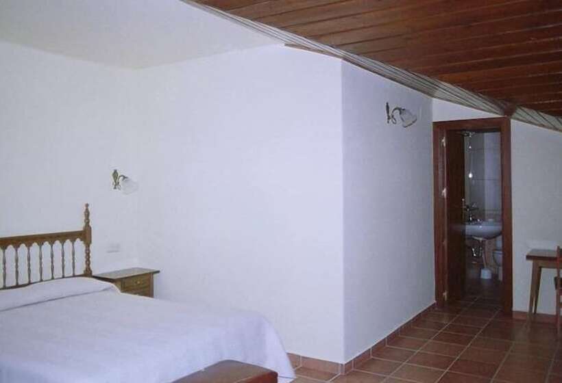 اتاق استاندارد چهار تخته, Hostal Fondevila