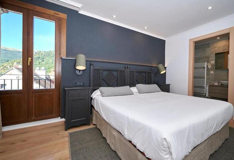 اتاق لوکس با بالکن, Hostal Lola