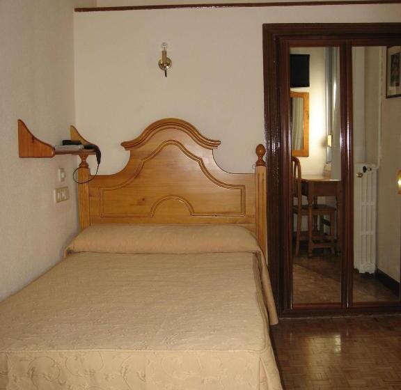 اتاق استاندارد یک نفره, Hostal Maria Cristina
