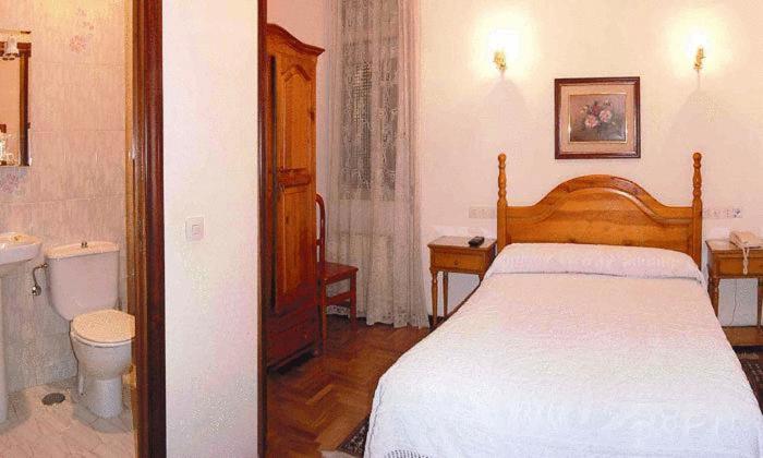 اتاق استاندارد یک نفره, Hostal Maria Cristina