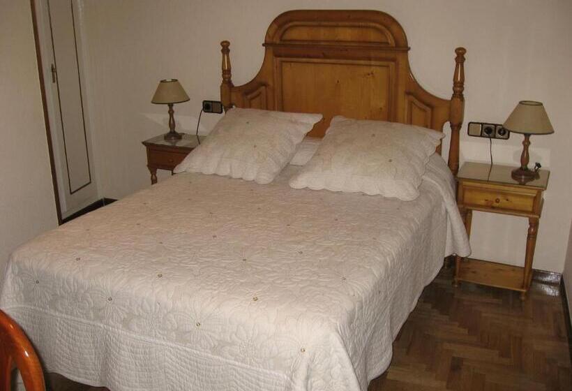 اتاق استاندارد چهار تخته, Hostal Maria Cristina