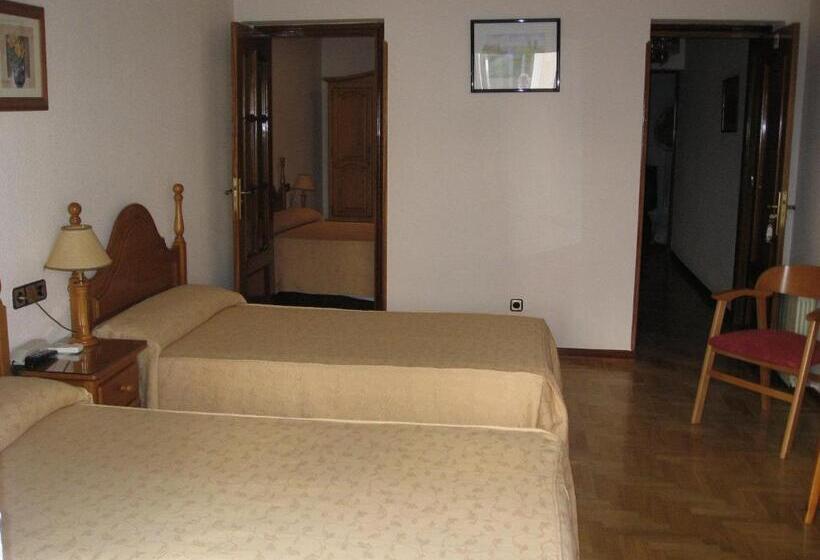 اتاق استاندارد چهار تخته, Hostal Maria Cristina