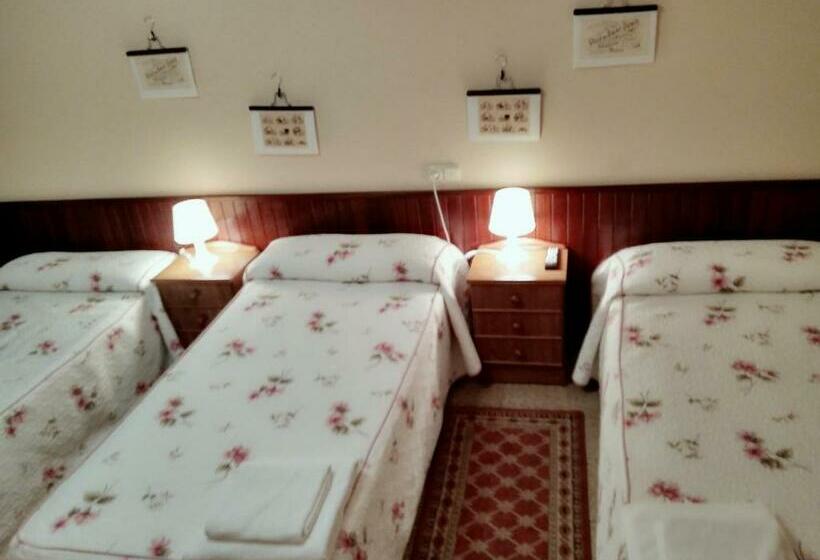 اتاق استاندارد سه نفره, Hostal Mayo