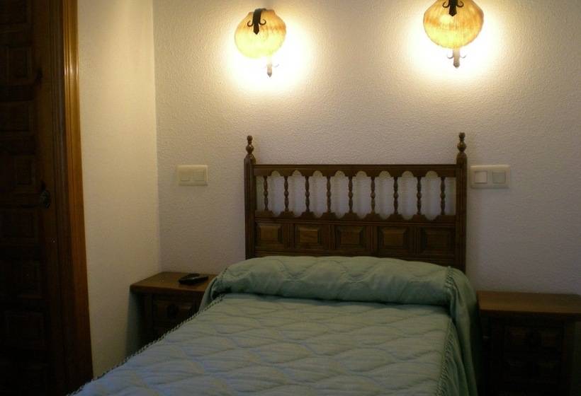 Standard Single Room, Puerta Romeros