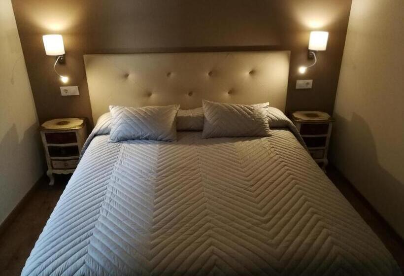 سوییت خانوادگی, Hostal Casa Lacreu
