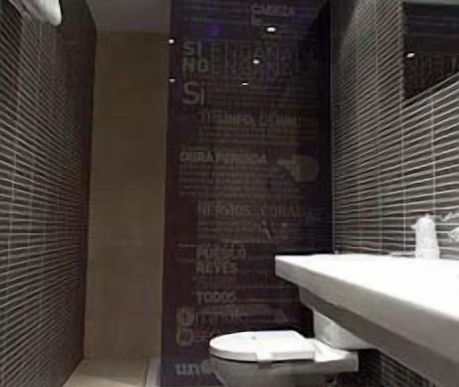 اتاق استاندارد چهار تخته, Hospedium Hostal Un Punto Chic