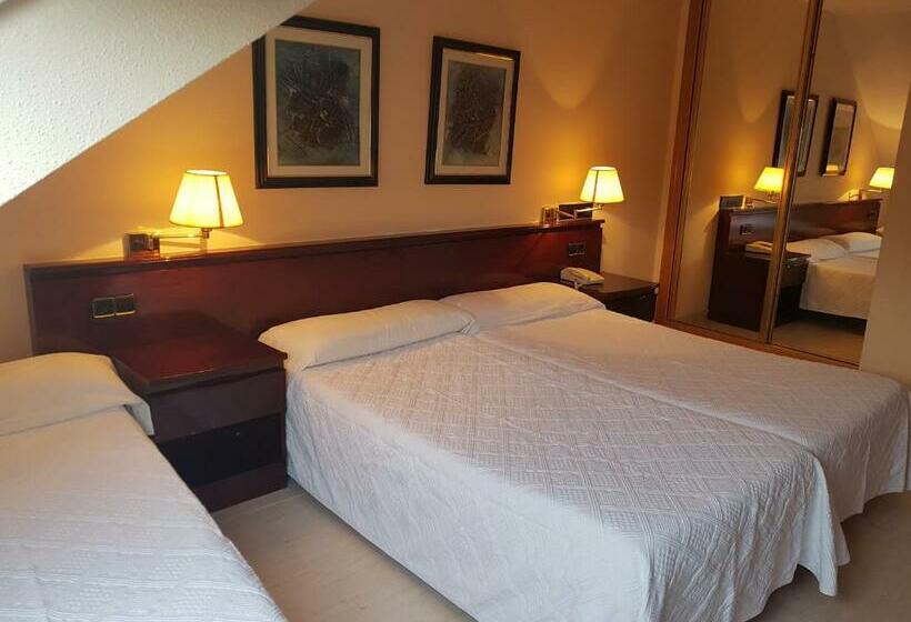 اتاق استاندارد سه نفره, Hostal Santa Maria