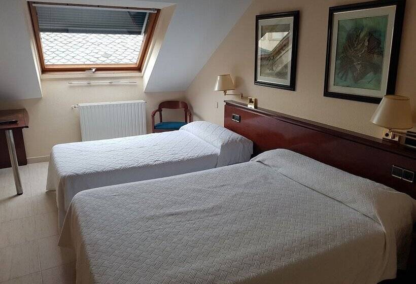 اتاق استاندارد سه نفره, Hostal Santa Maria
