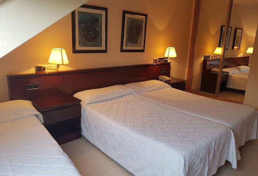 اتاق استاندارد سه نفره, Hostal Santa Maria