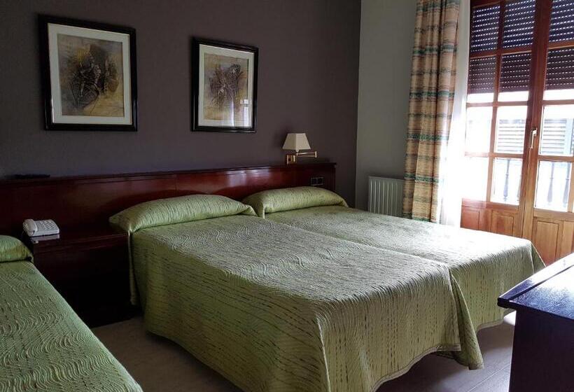 اتاق استاندارد سه نفره, Hostal Santa Maria