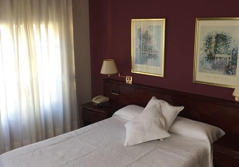 اتاق استاندارد یک نفره, Hostal Santa Maria