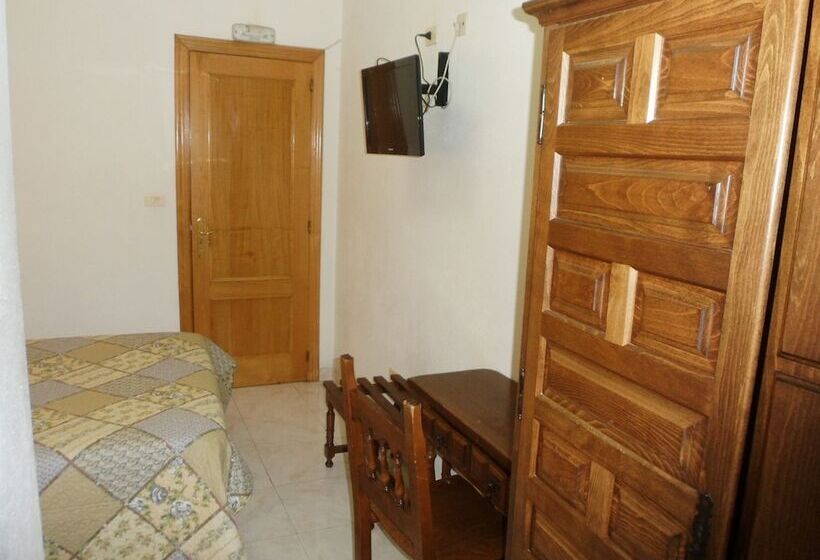 Standard Single Room, Conde