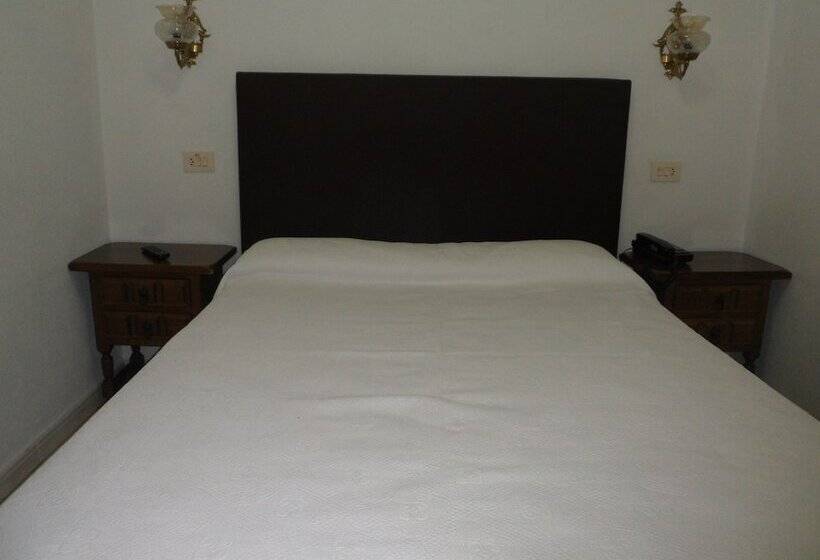 Standard Single Room, Conde