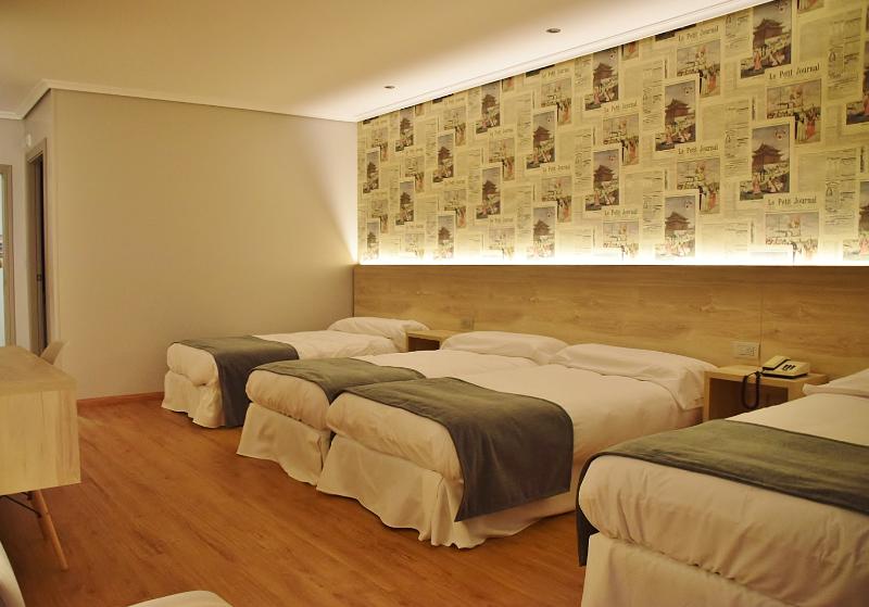 اتاق استاندارد چهار تخته, Hospedium Hotel La Marina Costa Da Morte