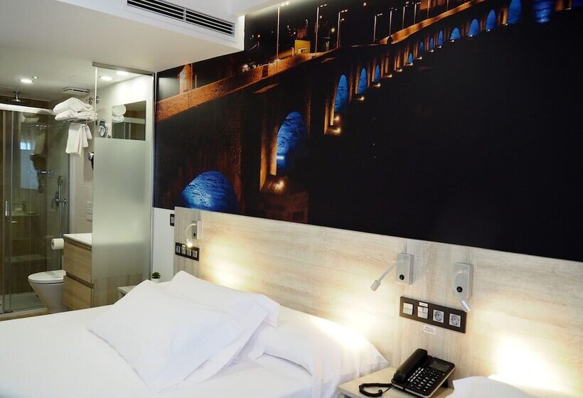 اتاق استاندارد سه نفره, Hostal Don Suero De Quiñones