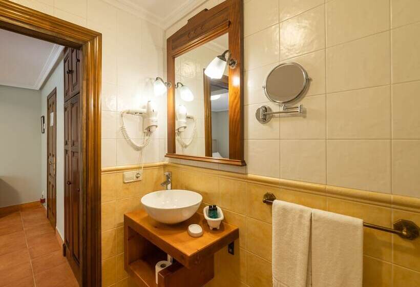 اتاق استاندارد, Logis Hotel Restaurante La Casa De Juansabeli