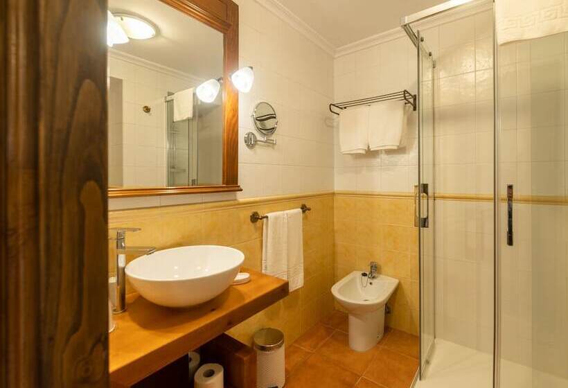 اتاق استاندارد, Logis Hotel Restaurante La Casa De Juansabeli