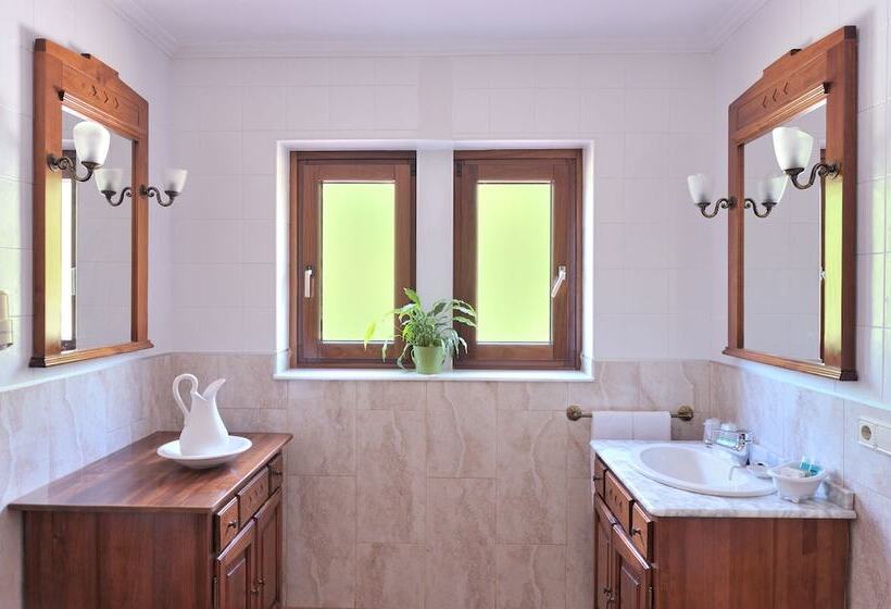 اتاق استاندارد, Logis Hotel Restaurante La Casa De Juansabeli