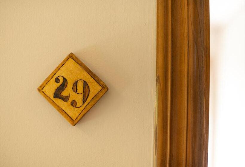 اتاق استاندارد, Logis Hotel Restaurante La Casa De Juansabeli