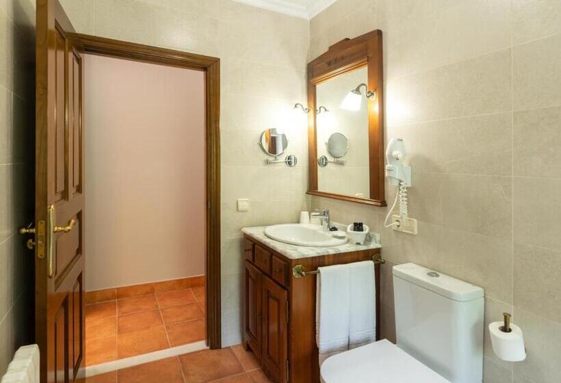 اتاق استاندارد, Logis Hotel Restaurante La Casa De Juansabeli