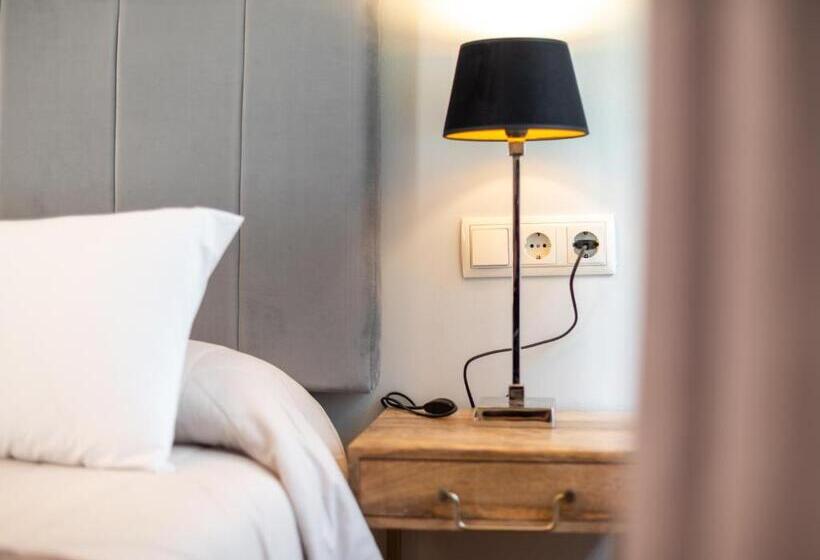 اتاق استاندارد, Logis Hotel Restaurante La Casa De Juansabeli