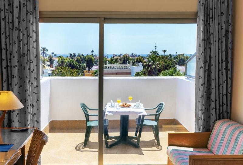 Standard Triple Room with Terrace, Moon Dreams Roquetas (ex Roquetas Beach)