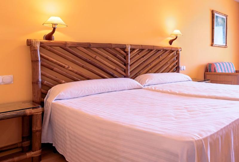 Standard Triple Room with Terrace, Moon Dreams Roquetas (ex Roquetas Beach)