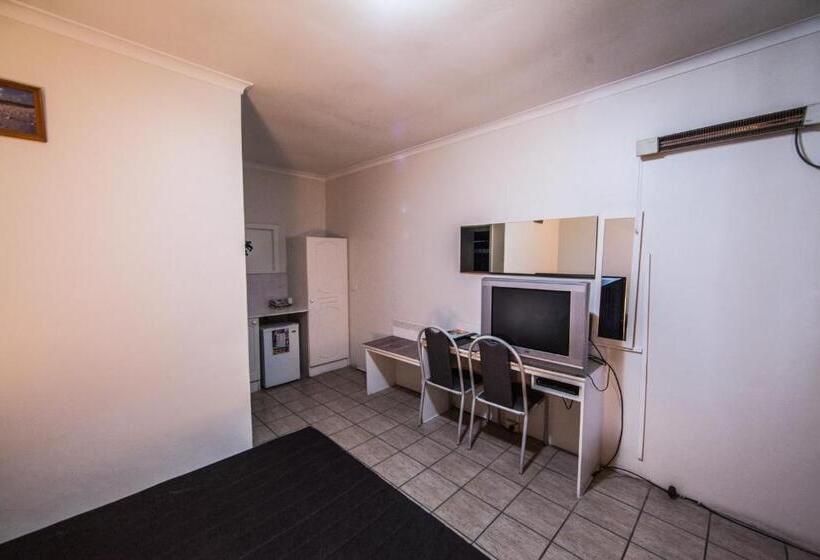 اتاق اکونومی, Elkira Court Motel