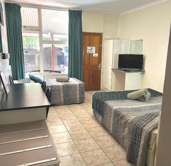 اتاق استاندارد, Elkira Court Motel