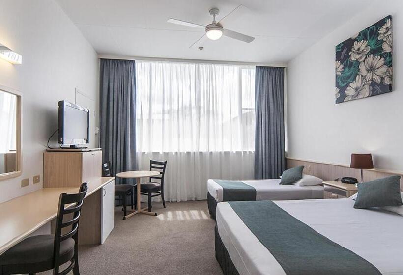 Superior Triple Room, Comfort Inn Regal Park, North Adelaide