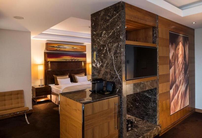 سوییت جونیور لوکس, Falkensteiner Schlosshotel Velden – The Leading Hotels Of The World