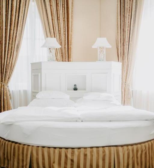 سوییت, Falkensteiner Schlosshotel Velden – The Leading Hotels Of The World